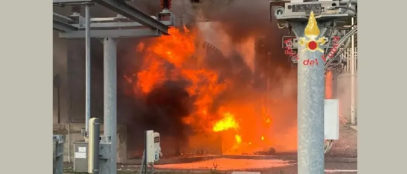 Grosso incendio nel Soveratese: fuoco nel parco eolico S. Sostene