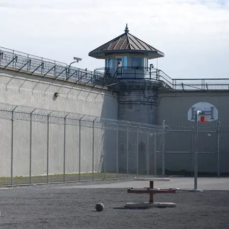 Tensioni in carcere: venerdì protesta davanti al 'Caridi'