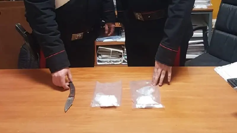 Santa Maria, in arresto 27enne per droga ed arma bianca