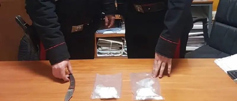 Santa Maria, in arresto 27enne per droga ed arma bianca