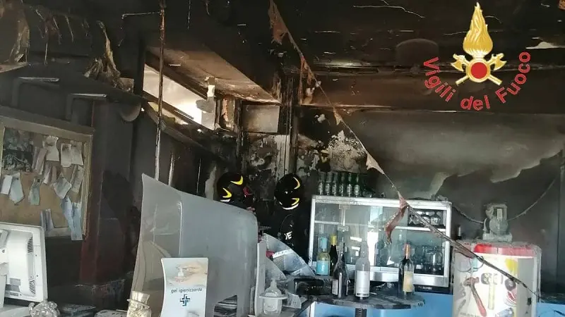 In fiamme il ristorante-pizzeria Lido di Squillace