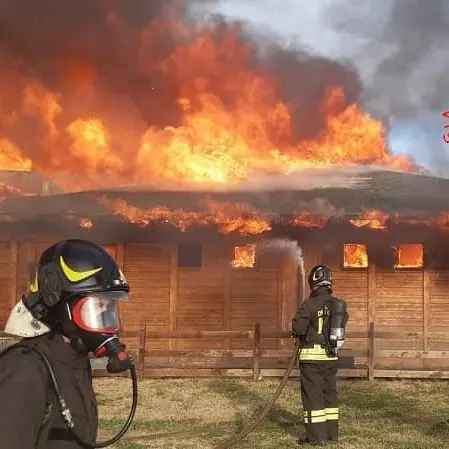 A fuoco il villaggio Vip Sporting Club di Isca sullo Ionio