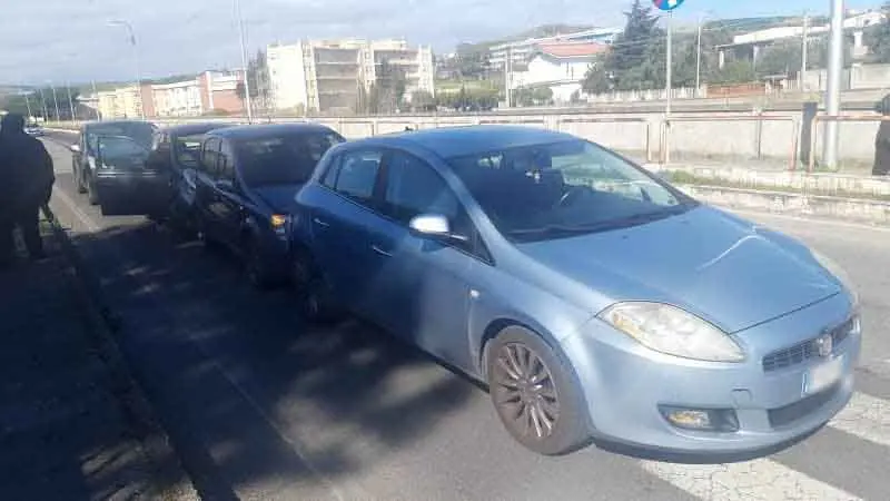 Viale Isonzo, tamponamento a catena: coinvolte tre auto