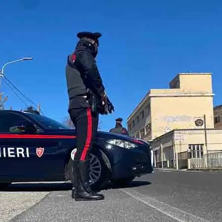 Roccelletta (Borgia), extracomunitario fermato con marijuana in auto