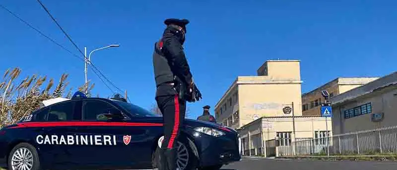 Roccelletta (Borgia), extracomunitario fermato con marijuana in auto