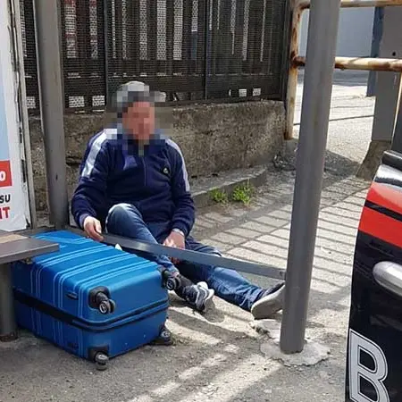 Cade alla pensilina Amc del 'Pugliese': ambulanza da Tiriolo!!!