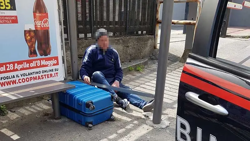 Cade alla pensilina Amc del 'Pugliese': ambulanza da Tiriolo!!!