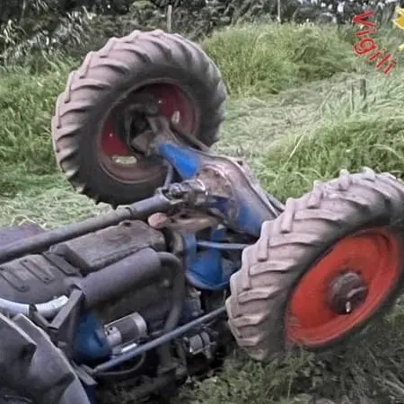 Si ribalta il trattore, morto 65enne nel catanzarese