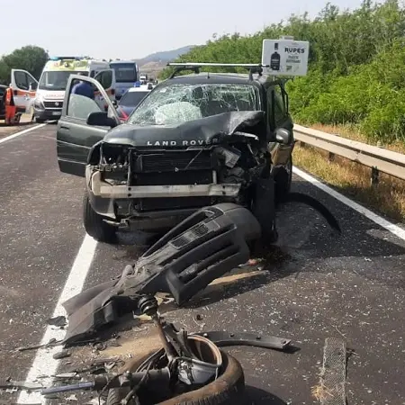 Pauroso frontale a Caposuvero, tre feriti di cui uno grave