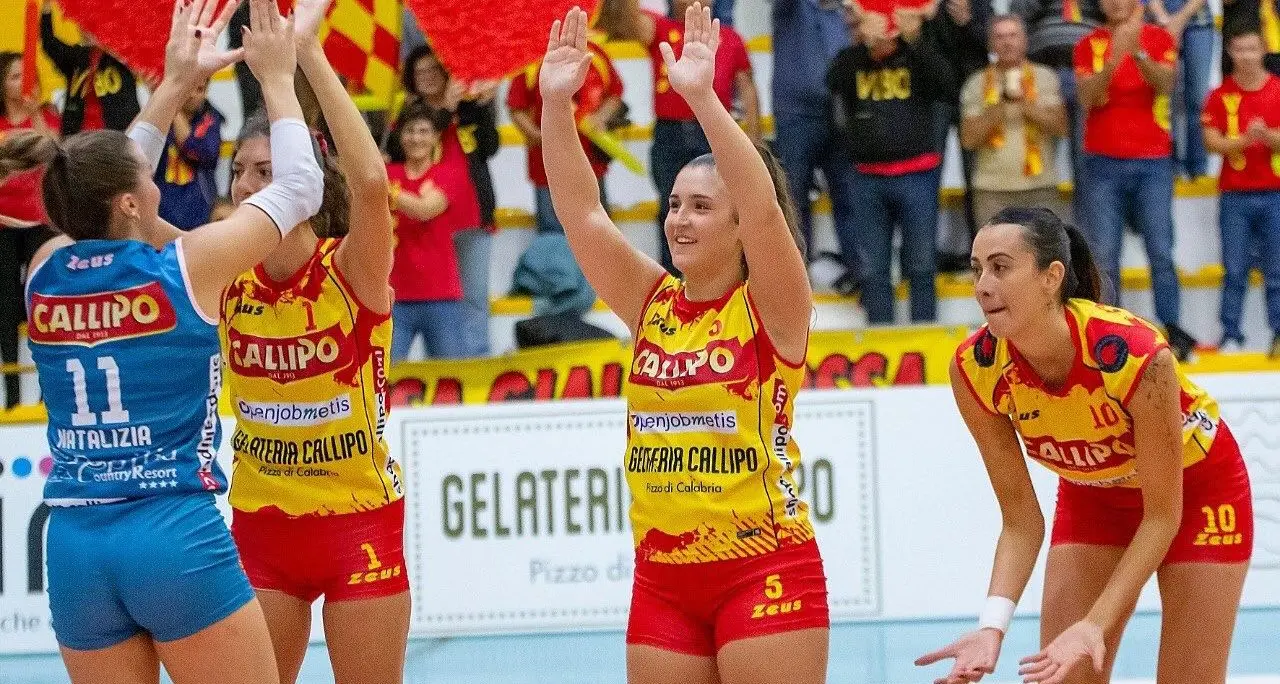 Volley, la Tonno Callipo femminile a punteggio pieno: la soddisfazione del ds Defina