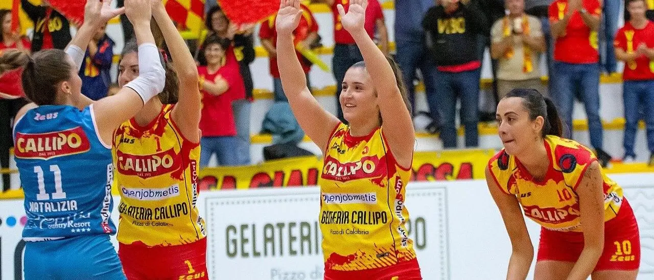 Volley, la Tonno Callipo femminile a punteggio pieno. Il ds Defina: «Progetto importante da portare a termine»\n