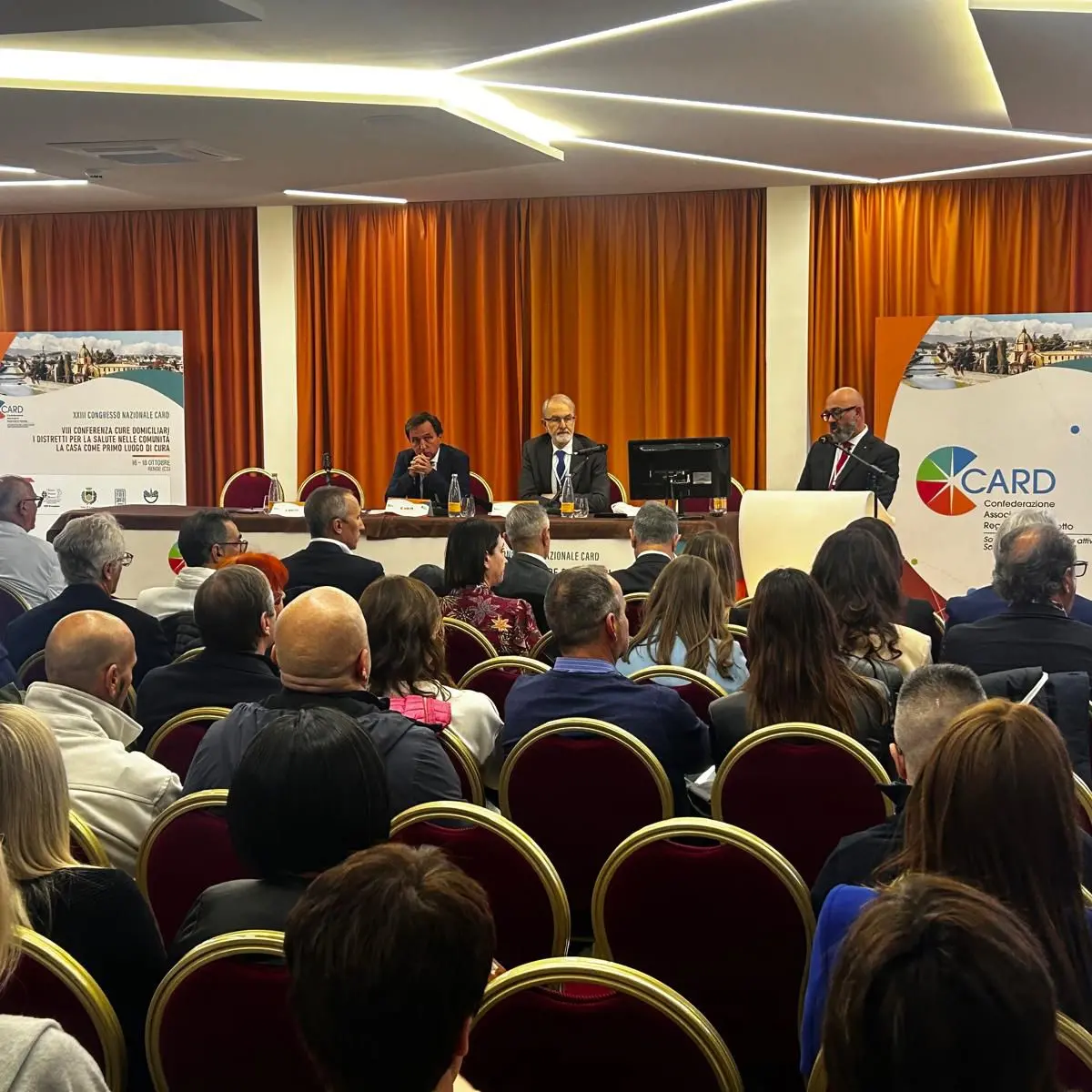 Cure domiciliari in diminuzione, l’allarme dei distretti al congresso Card di Rende