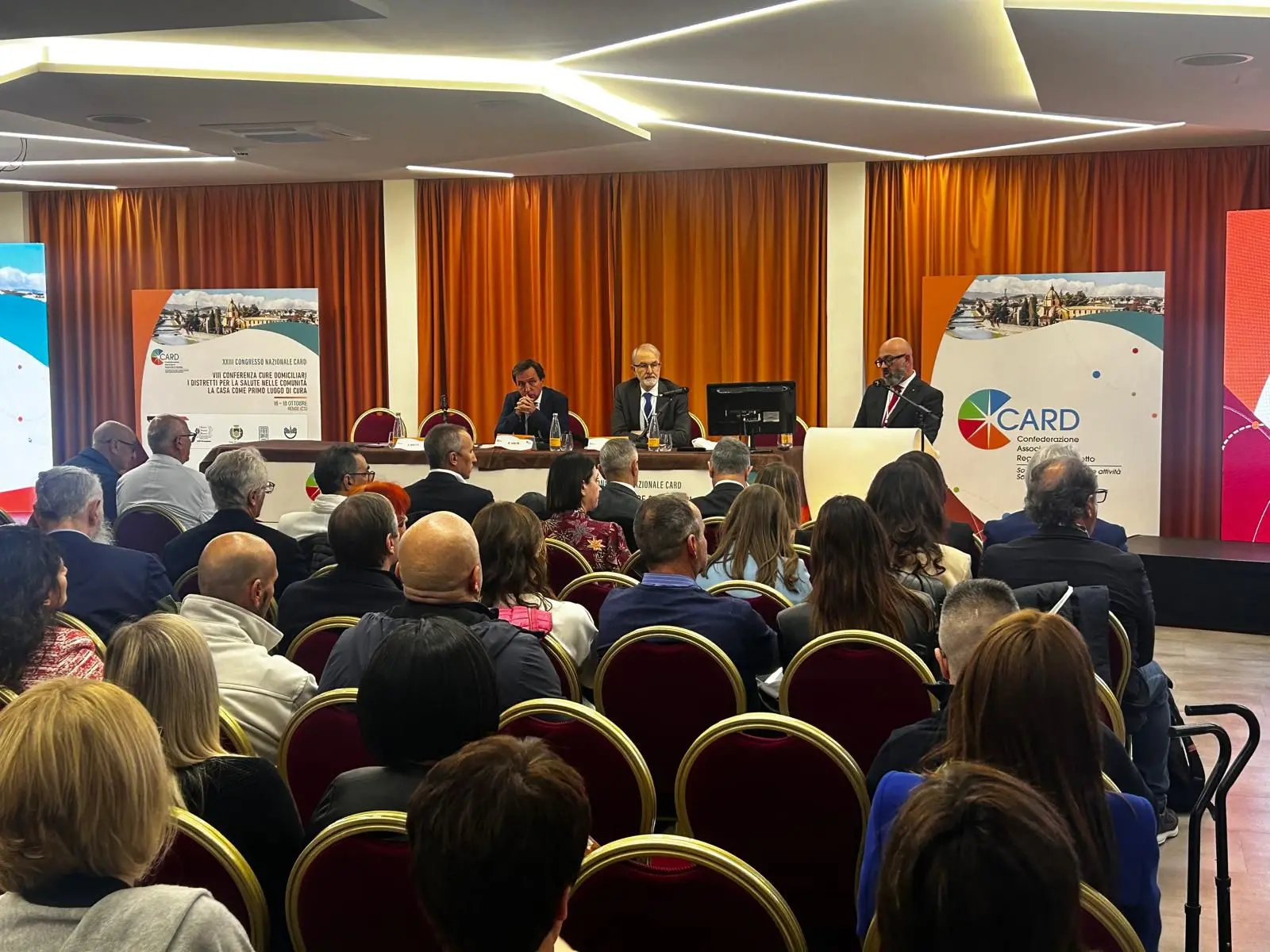 Cure domiciliari in diminuzione, l’allarme dei distretti al congresso Card di Rende