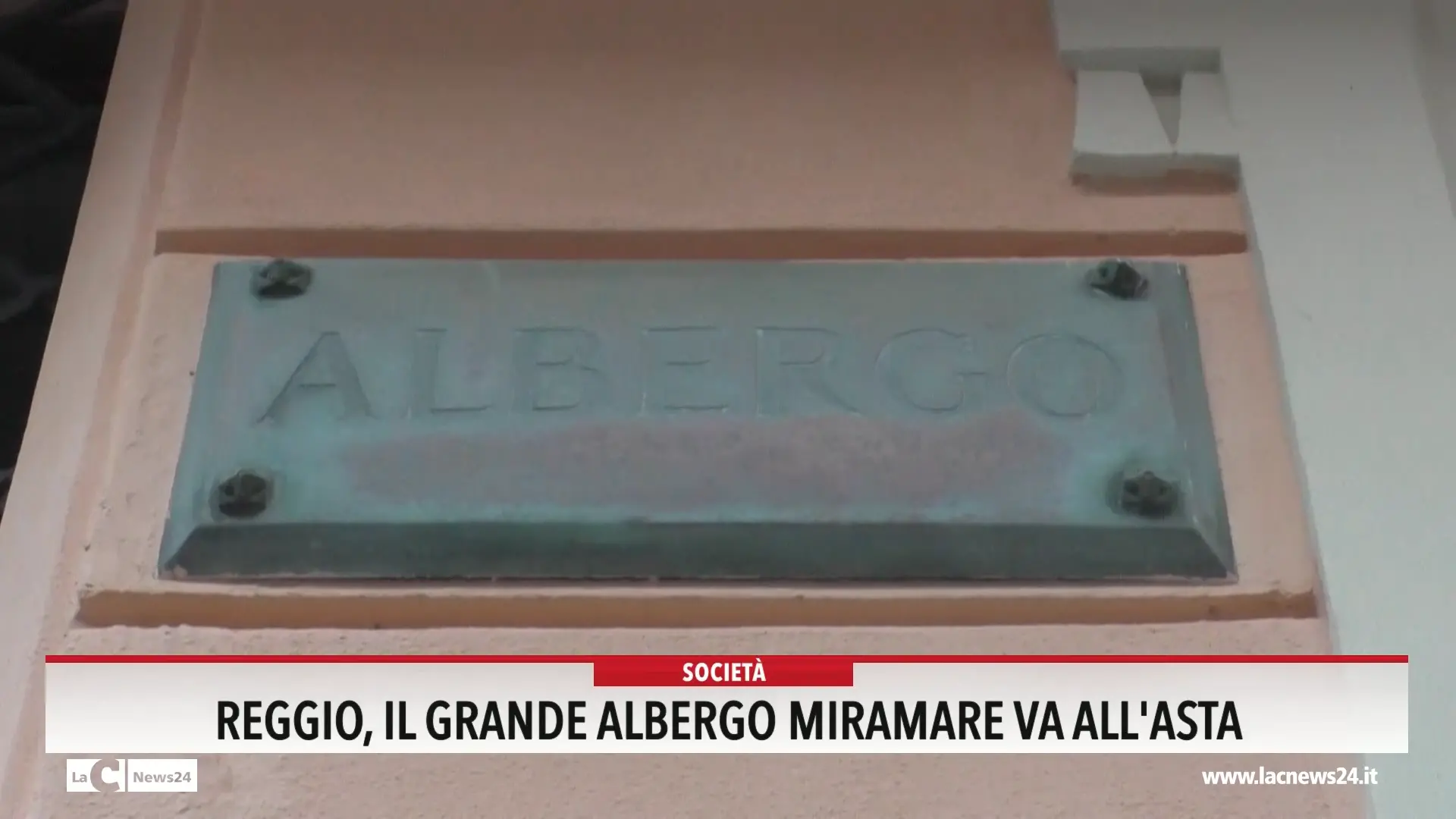 Reggio, il grande albergo Miramare va all'asta