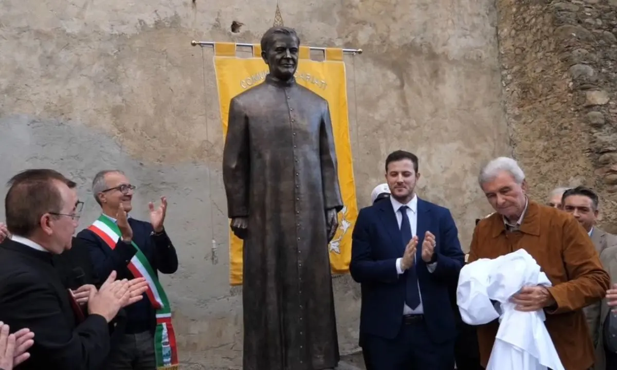 A Cariati inaugurato il monumento dedicato a Monsignor Alessandro Vitetti\n