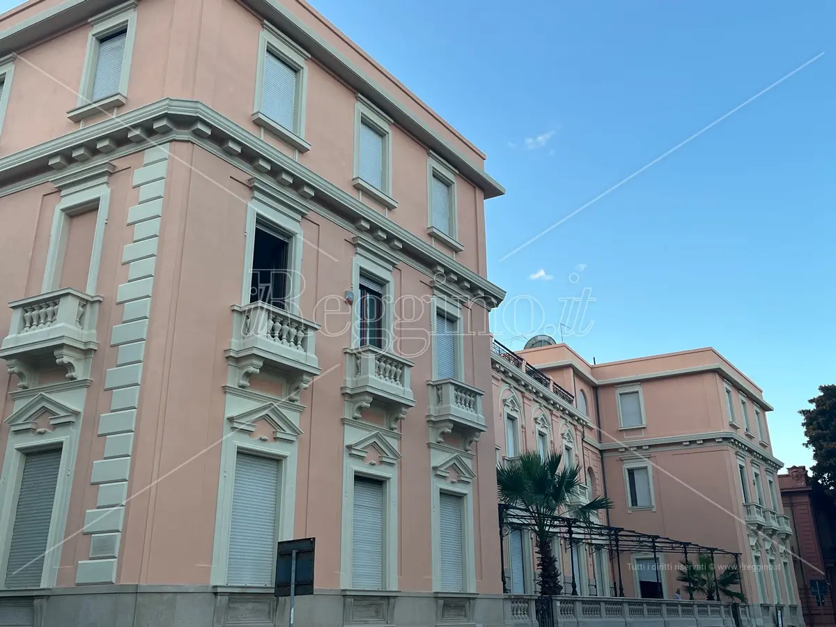 Reggio, rinviata al 19 novembre l’asta del Grande Albergo Miramare: richiesti approfondimenti e sopralluoghi\n