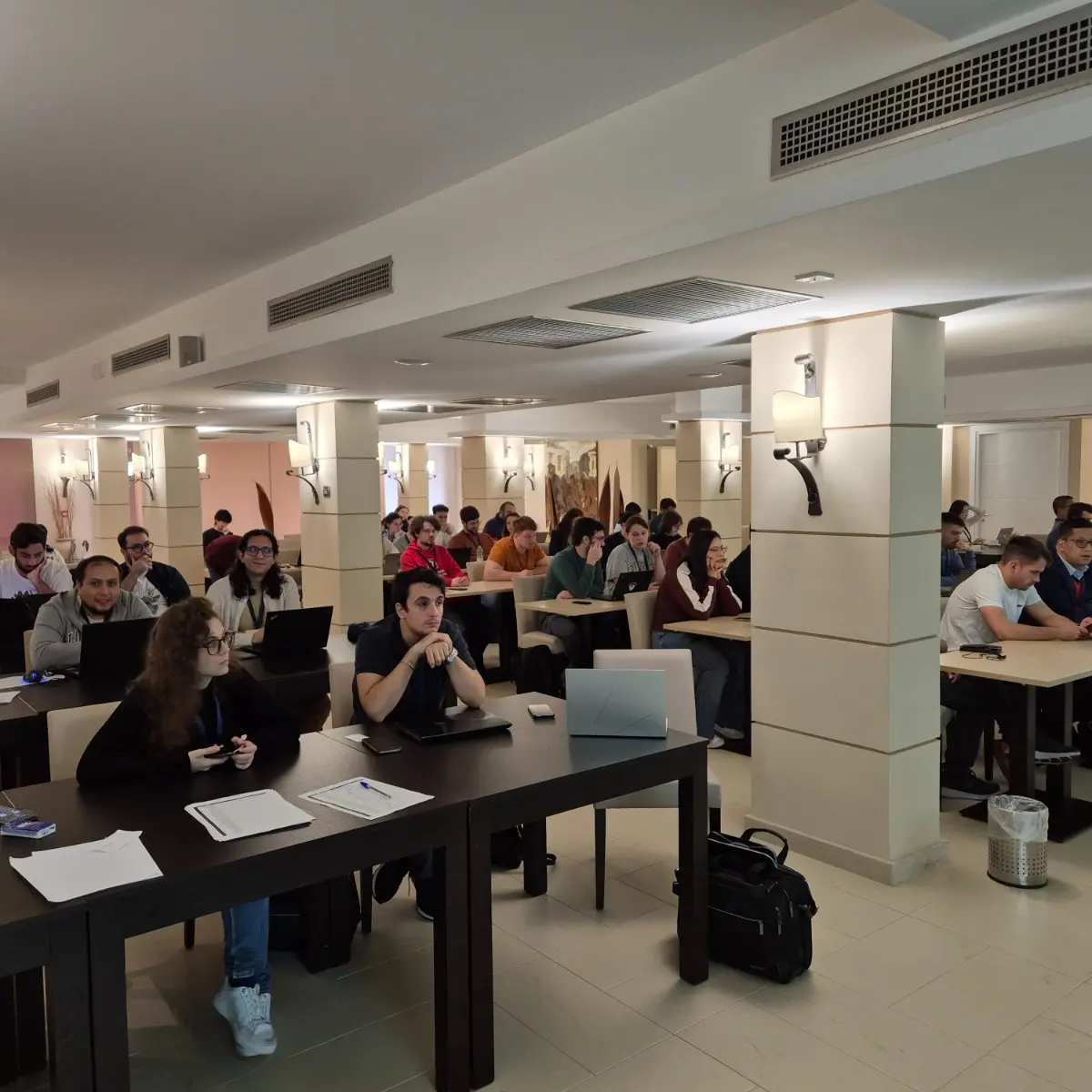 Da tutto il mondo a Tropea per parlare di identità digitale e\u00A0crittografia: successo per la\u00A0scuola internazionale CyberDI 2025