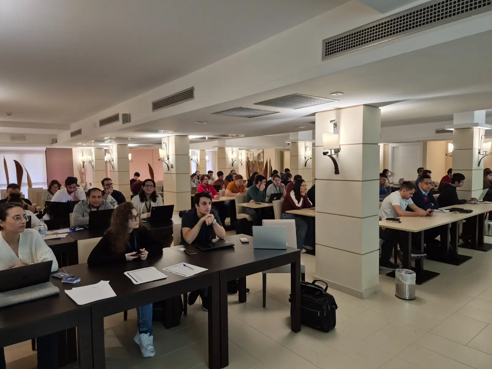 Da tutto il mondo a Tropea per parlare di identità digitale e\u00A0crittografia: successo per la\u00A0scuola internazionale CyberDI 2025