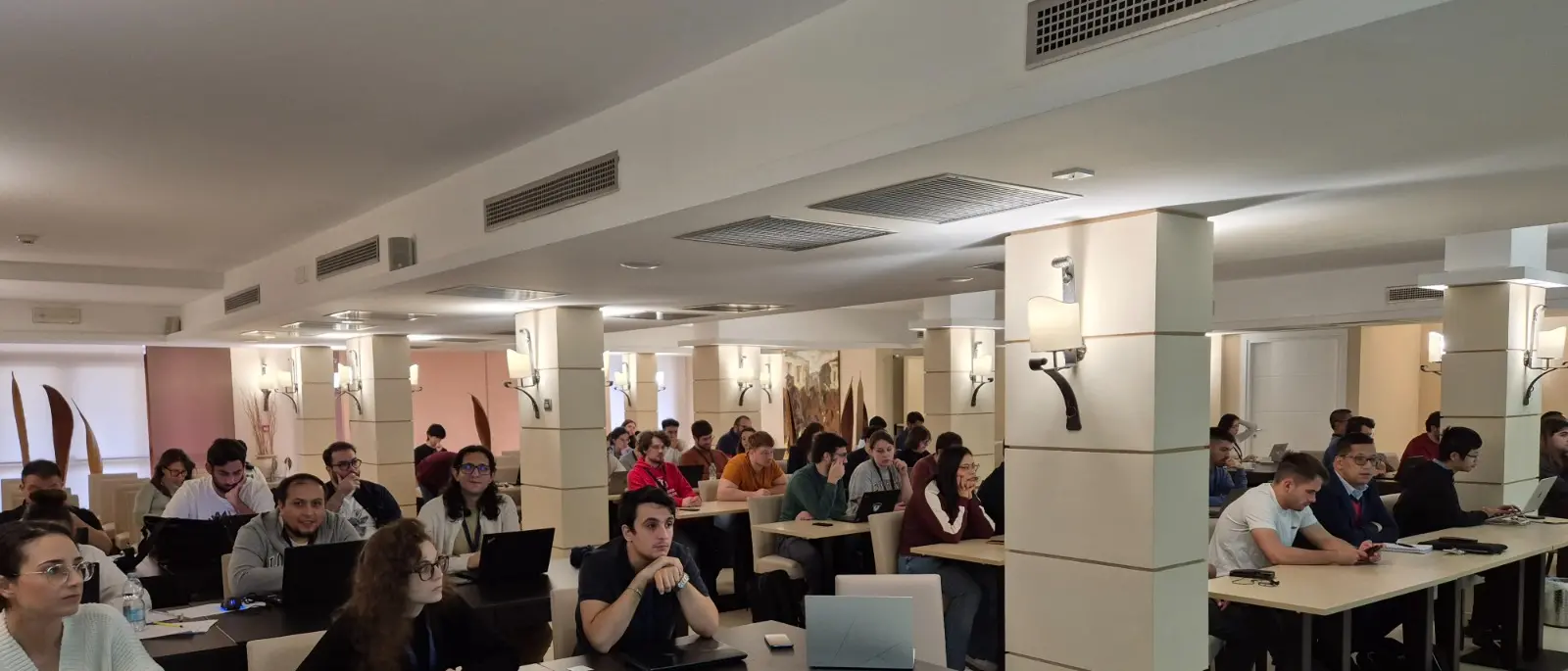 Da tutto il mondo a Tropea per parlare di identità digitale e\u00A0crittografia: successo per la\u00A0scuola internazionale CyberDI 2025