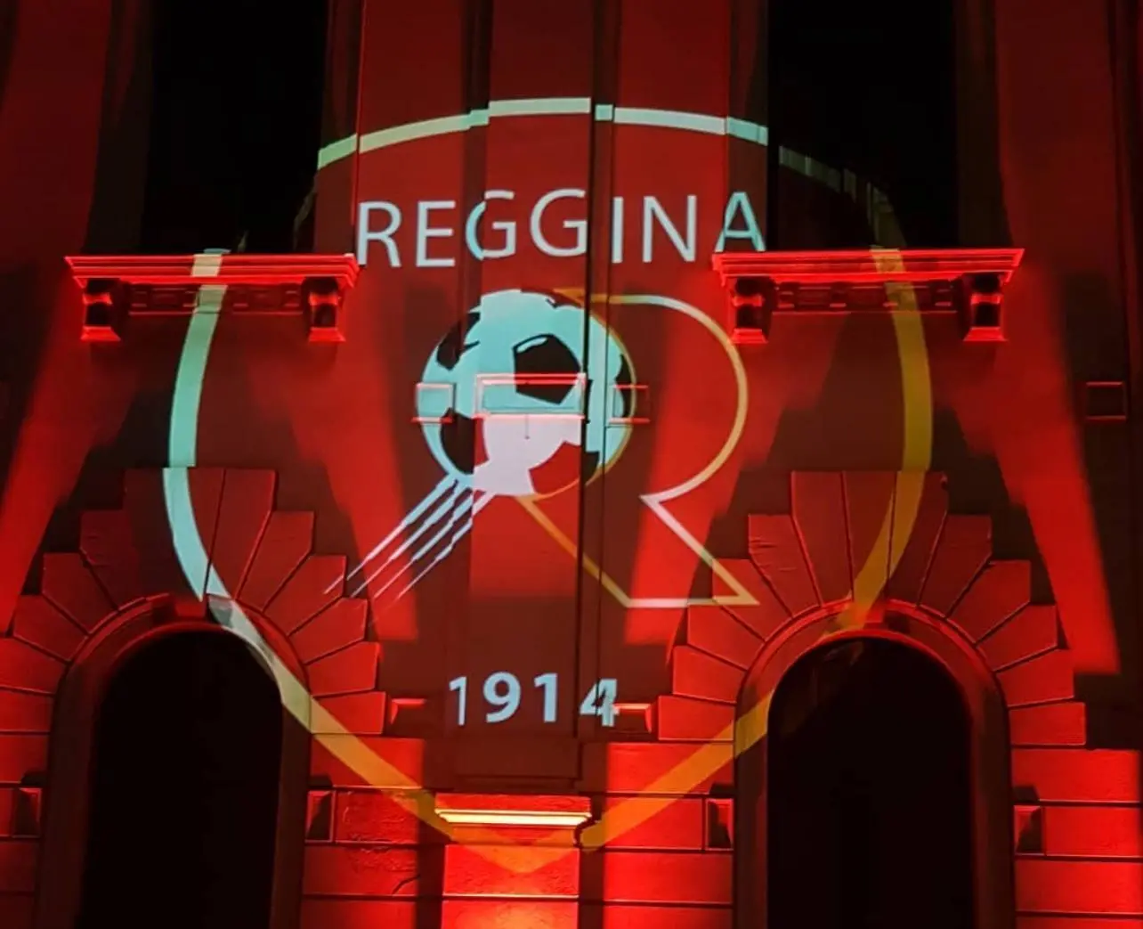Curva Sud deserta al Granillo: lo striscione “Vi meritate questo” gela la Reggina\n