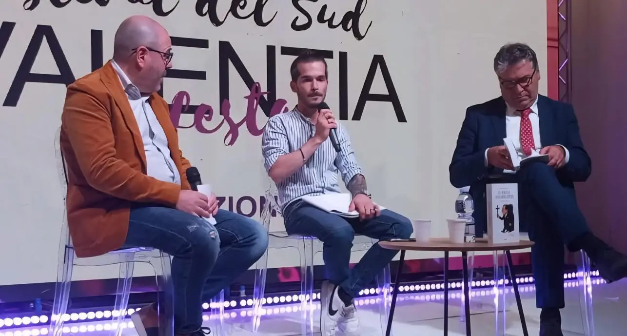 Al Valentia in festa Raffaele Florio racconta il Divo Andreotti: un viaggio nella storia della politica italiana\n
