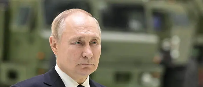 Dall’Ue nuove sanzioni contro la Russia. E Trump cancella l’incontro con Putin: «Lo vedrò in futuro»\n