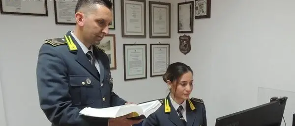 Cosenza, influencer incassa 200mila euro e non li dichiara al fisco: beccato dalla Guardia di Finanza\n