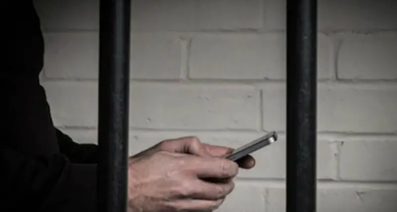 Vibo, tentano di nascondere un telefonino in carcere e usano un “lanciafiamme” contro la polizia penitenziaria\n