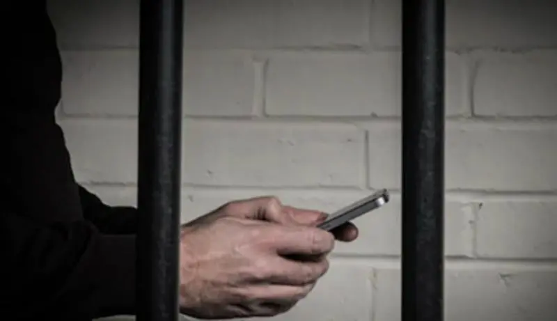 Vibo, tentano di nascondere un telefonino in carcere e usano un “lanciafiamme” contro la polizia penitenziaria\n