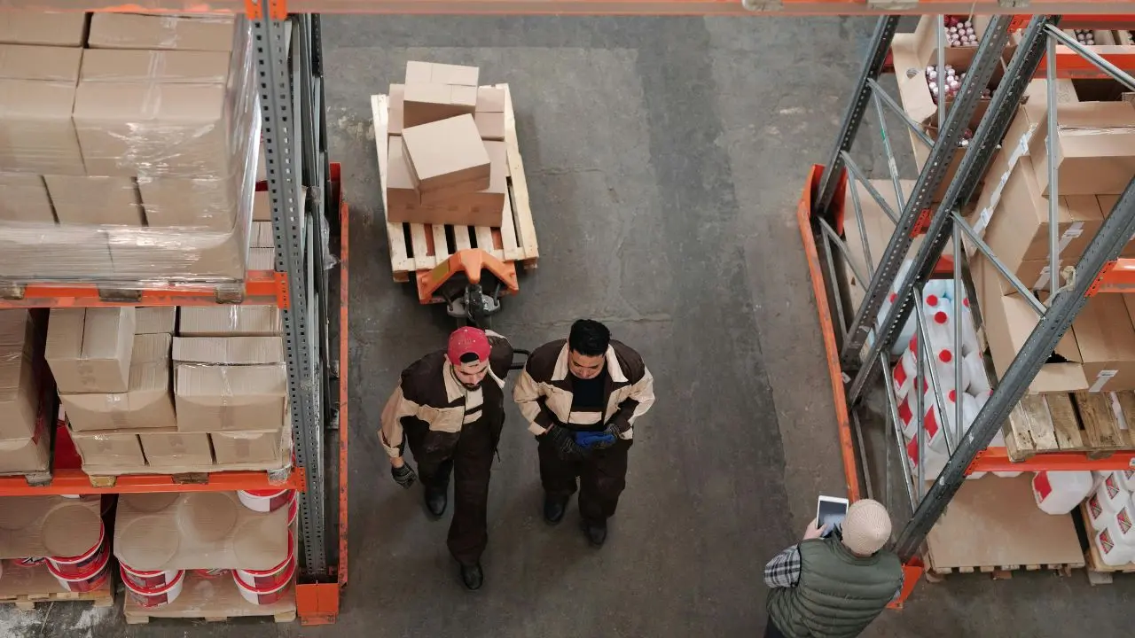 Amazon verso un futuro automatizzato: 600mila posti di lavoro a rischio entro il 2033\n