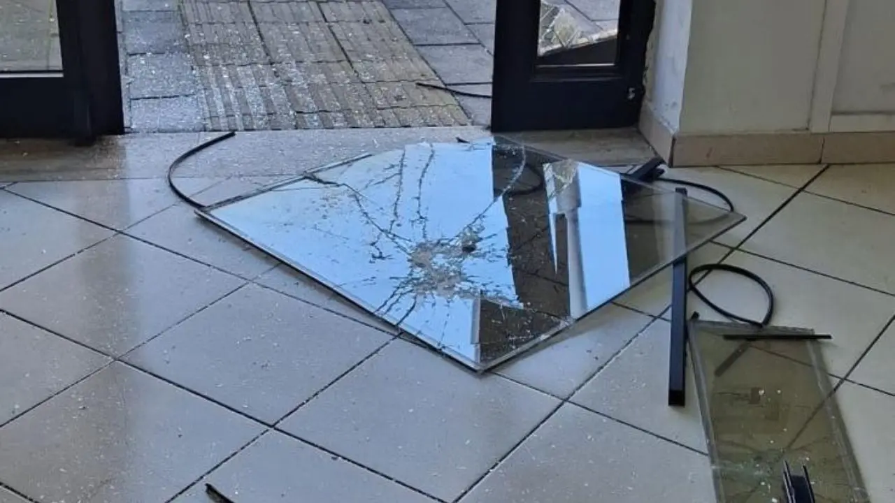 Delegazione comunale di Rossano vandalizzata, Stasi: «Atto che non deve rimanere impunito»\n