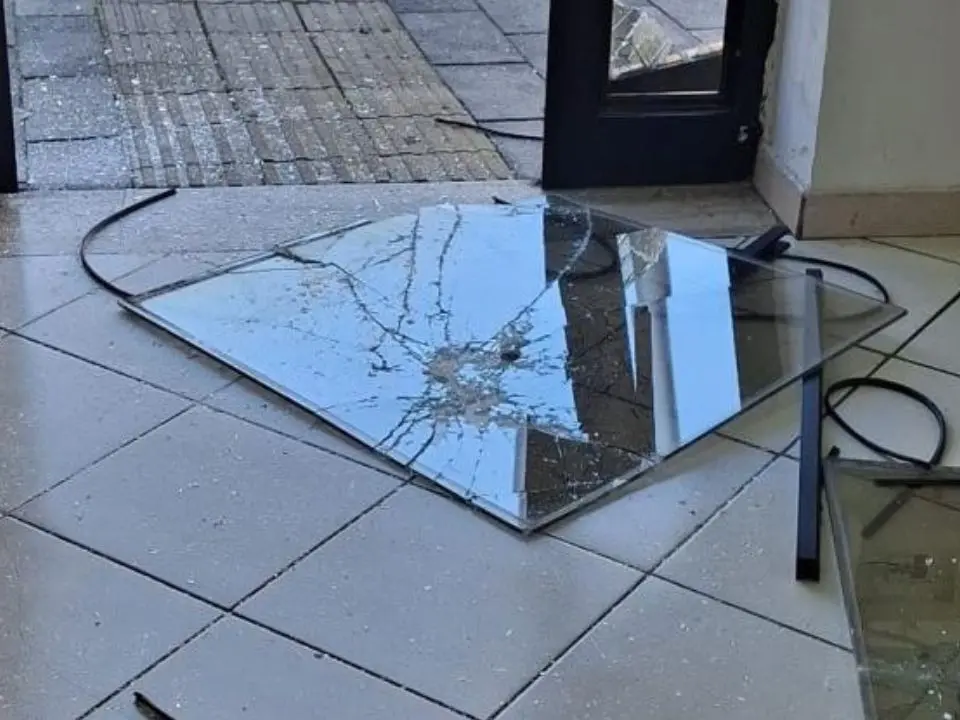 Delegazione comunale di Rossano vandalizzata, Stasi: «Atto che non deve rimanere impunito»