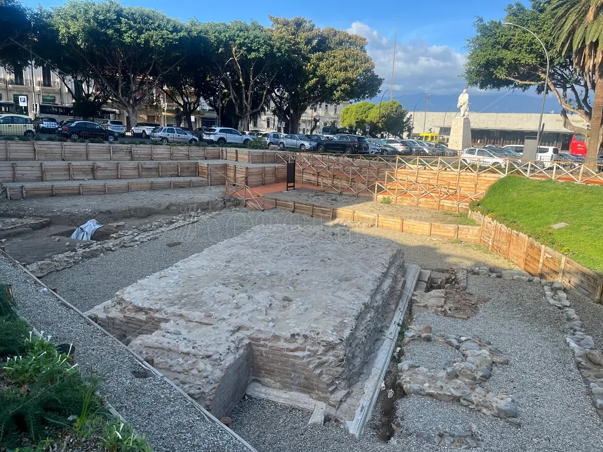 Reggio, gli scavi archeologici di Piazza Garibaldi ancora chiusi in attesa del collaudo fissato a fine mese