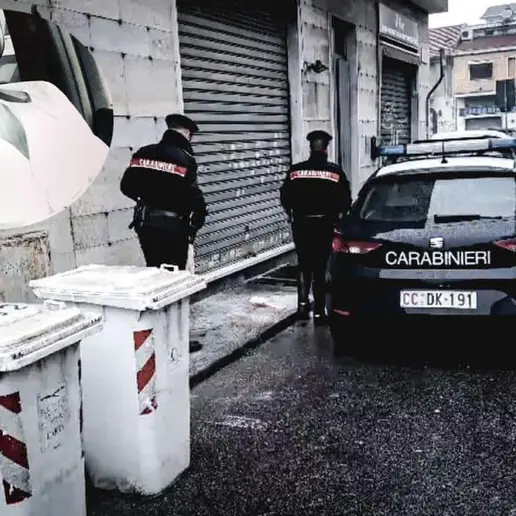 Omicidio nel Torinese, ucciso in strada a Collegno: aggressore in fuga\n
