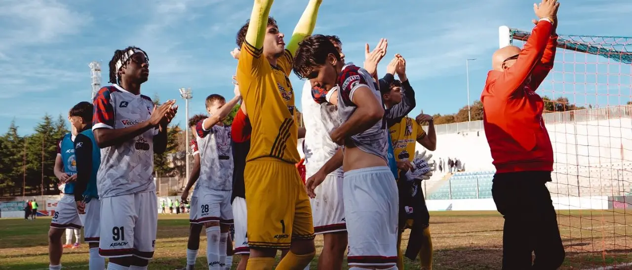 Serie D, la\u00A0Vibonese impegnata in trasferta: rossoblù per difendere la vetta, il Savoia per conquistarla\n