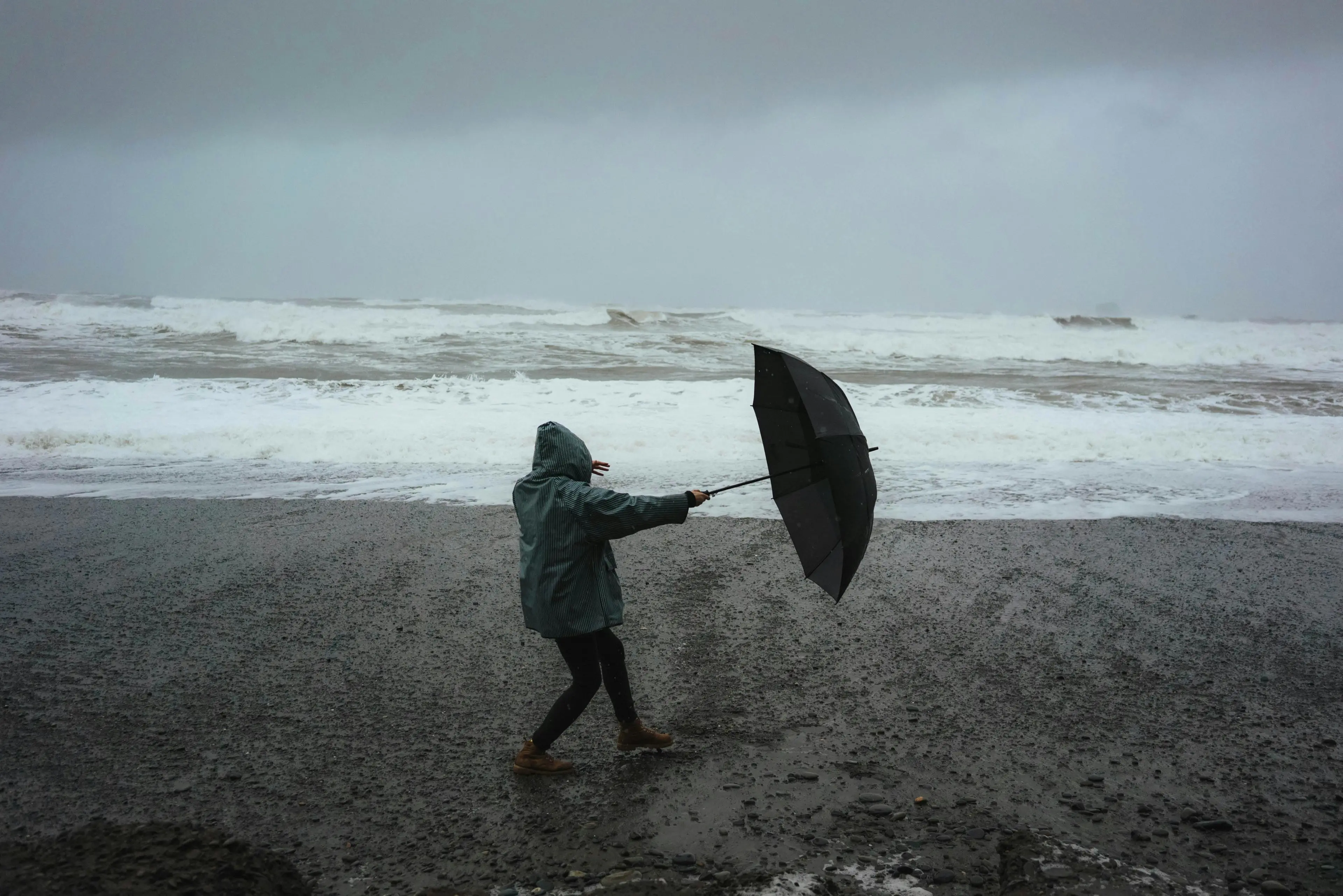 Venti di burrasca e forti mareggiate, allerta gialla domani in Calabria: le previsioni meteo\n