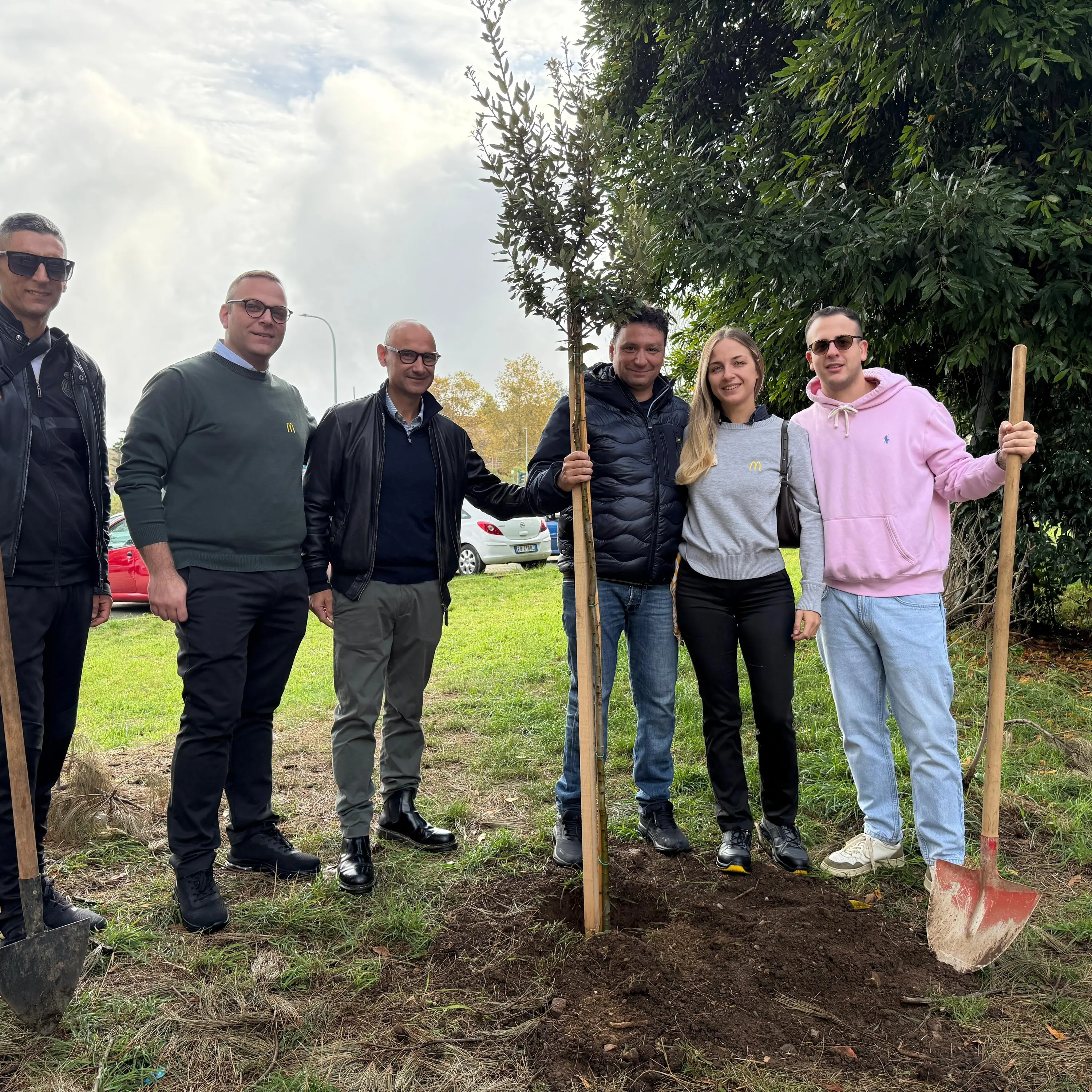 «Ogni albero piantato è un impegno per il futuro», a Vibo\u00A0il Parco delle Rimembranze si fa più verde grazie all’iniziativa di McDonald’s