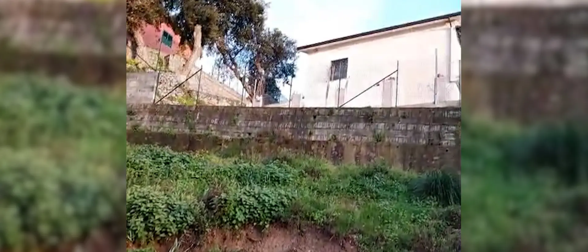 Frana minaccia abitazione a Scalea: «Non dormiamo più, temiamo per la nostra vita». Polemica sui fondi per la messa in sicurezza\n