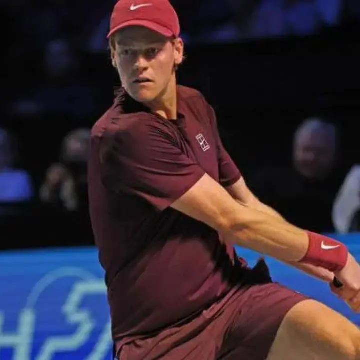 Tennis, Sinner vince il derby con Cobolli e accede ai quarti a Vienna