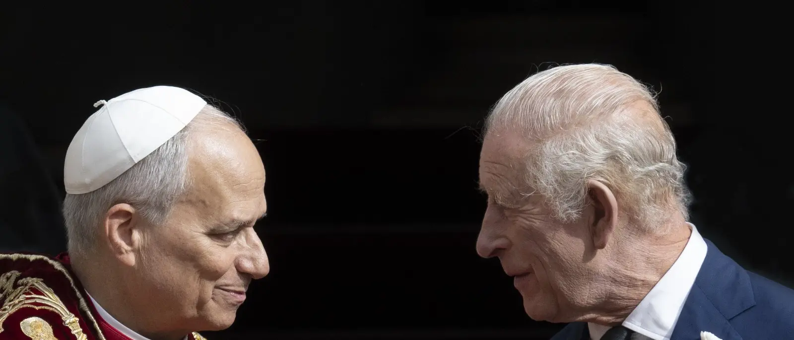 Carlo III in Vaticano, l’incontro che riscrive cinque secoli di distanza\n