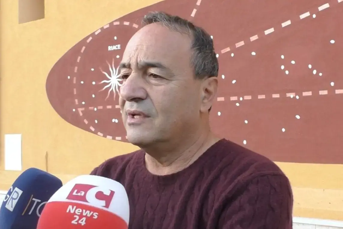 Lucano fuori dalle liste di Alleanza verdi sinistra, Fratoianni interroga Piantedosi sulle cause dell'esclusione\n