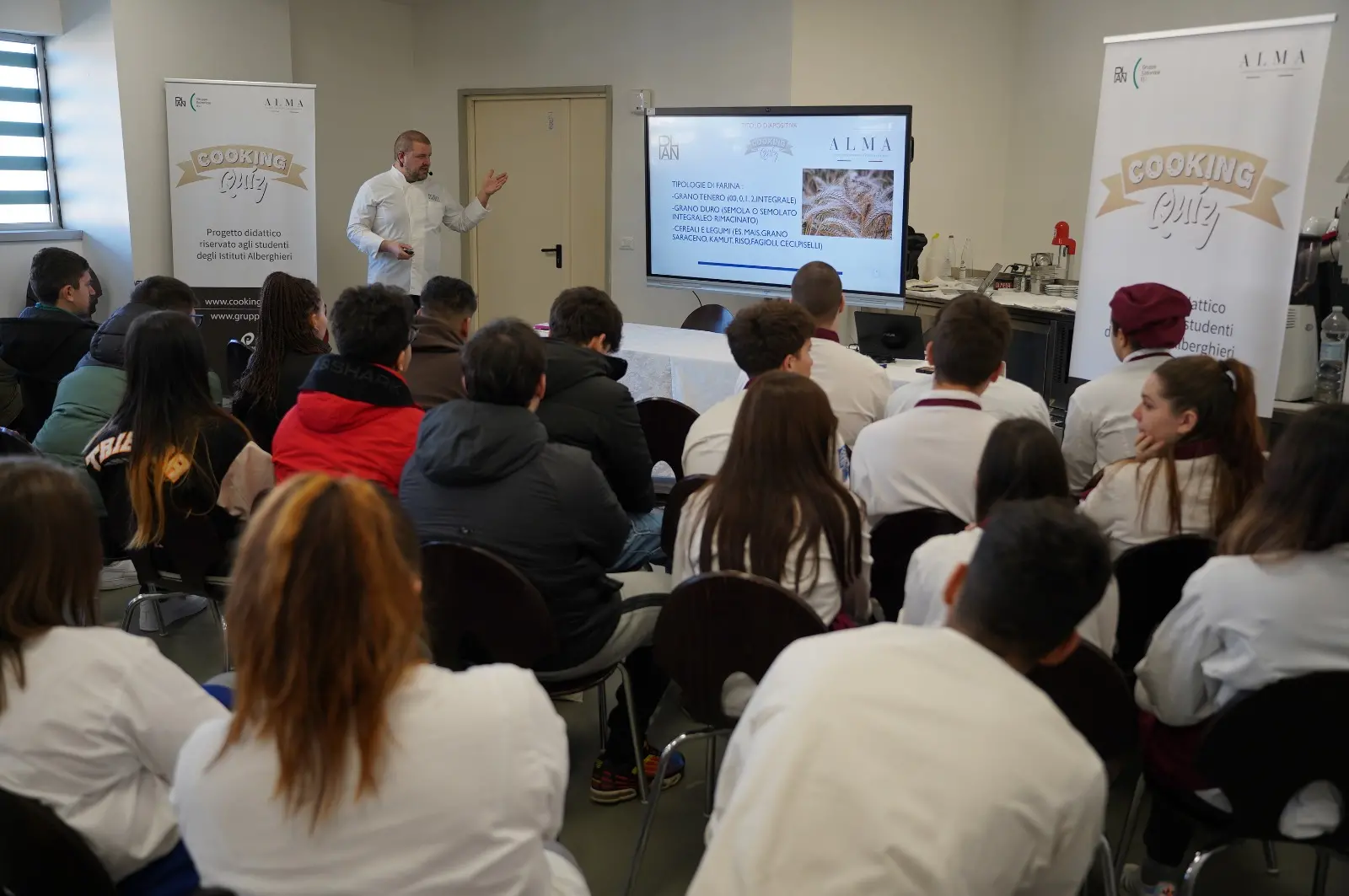 I ragazzi dell'alberghiero di Locri pronti per il \"Cooking Quiz 2026\", la sfida nazionale di enogastronomia\n