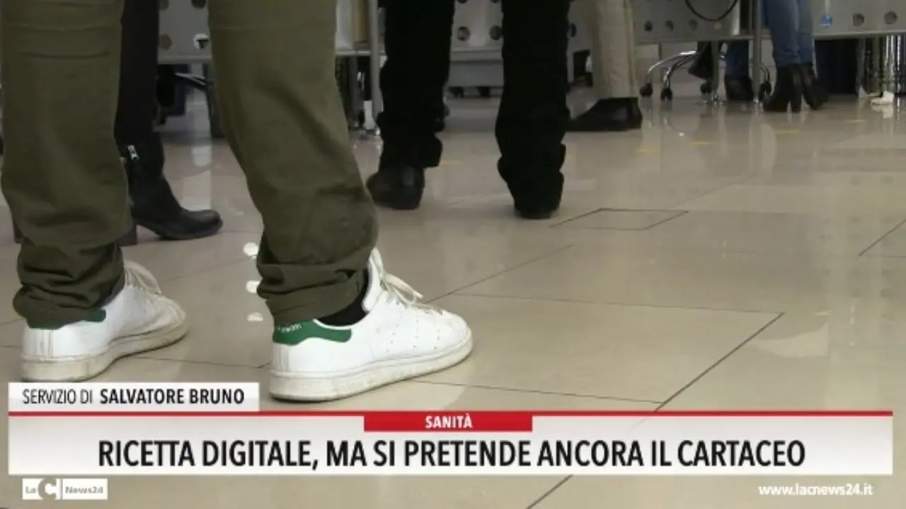 Ricetta digitale, ma si pretende ancora il cartaceo