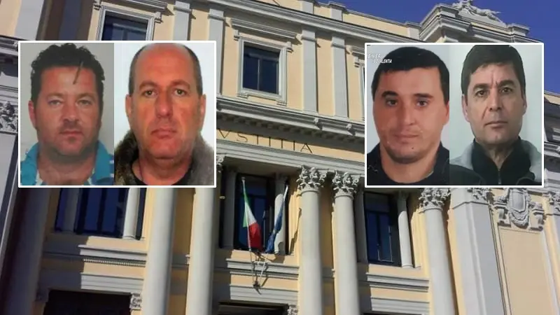 <p>La Corte d'Appello di Catanzaro e nei riquadri da sinistra verso destra: Armando Bonavita, Pasquale Quaranta, Domenico e Pantaleone Mancuso</p>\\n