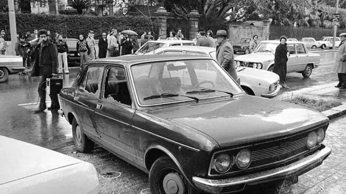 <p>L&#39;auto a bordo della quale venne ucciso Piersanti Mattarella</p>\\n , ANSA/OLDPIX