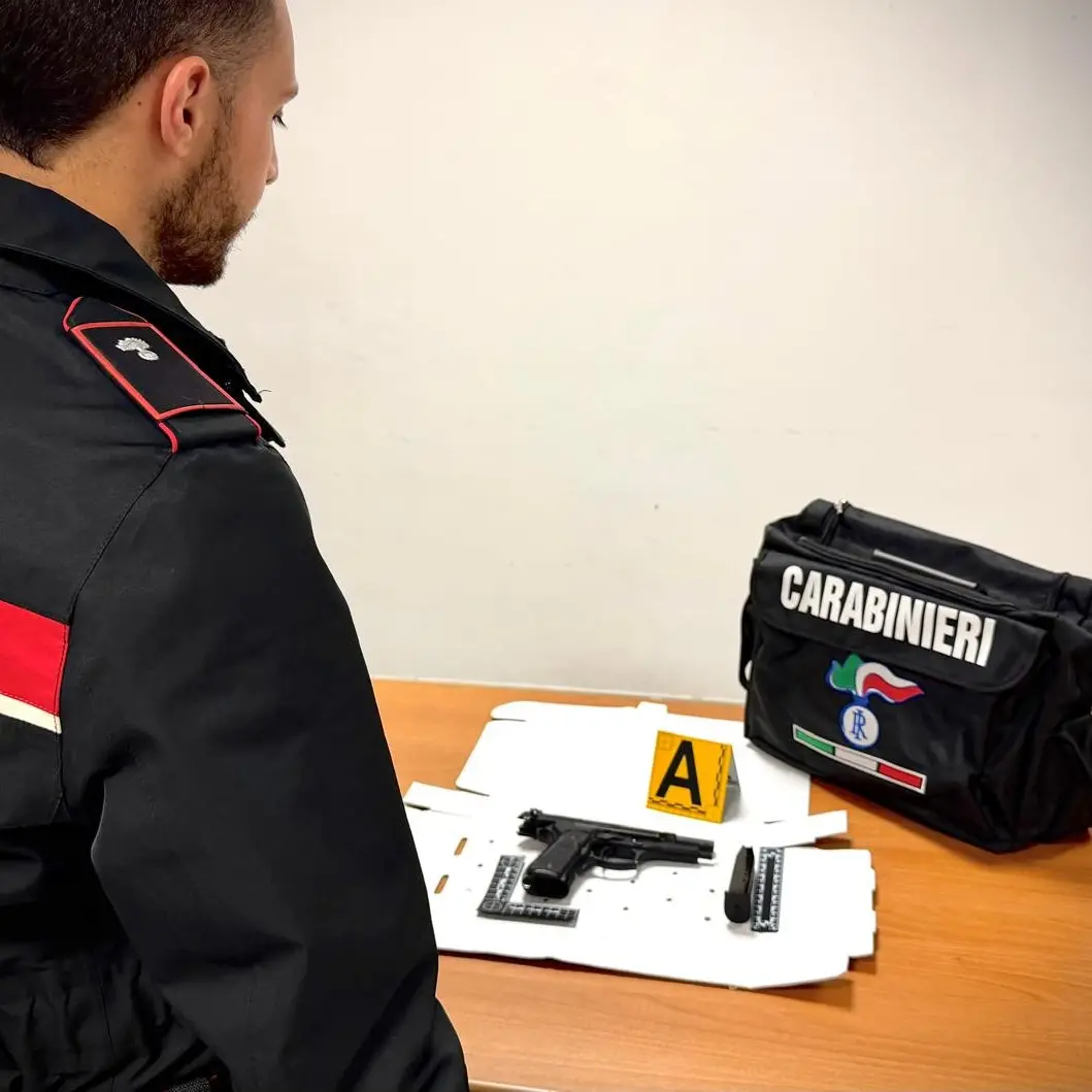 Sparatoria a Lamezia, arrestato per tentato omicidio il 53enne che si era costituito: ha fatto fuoco con una Beretta\n