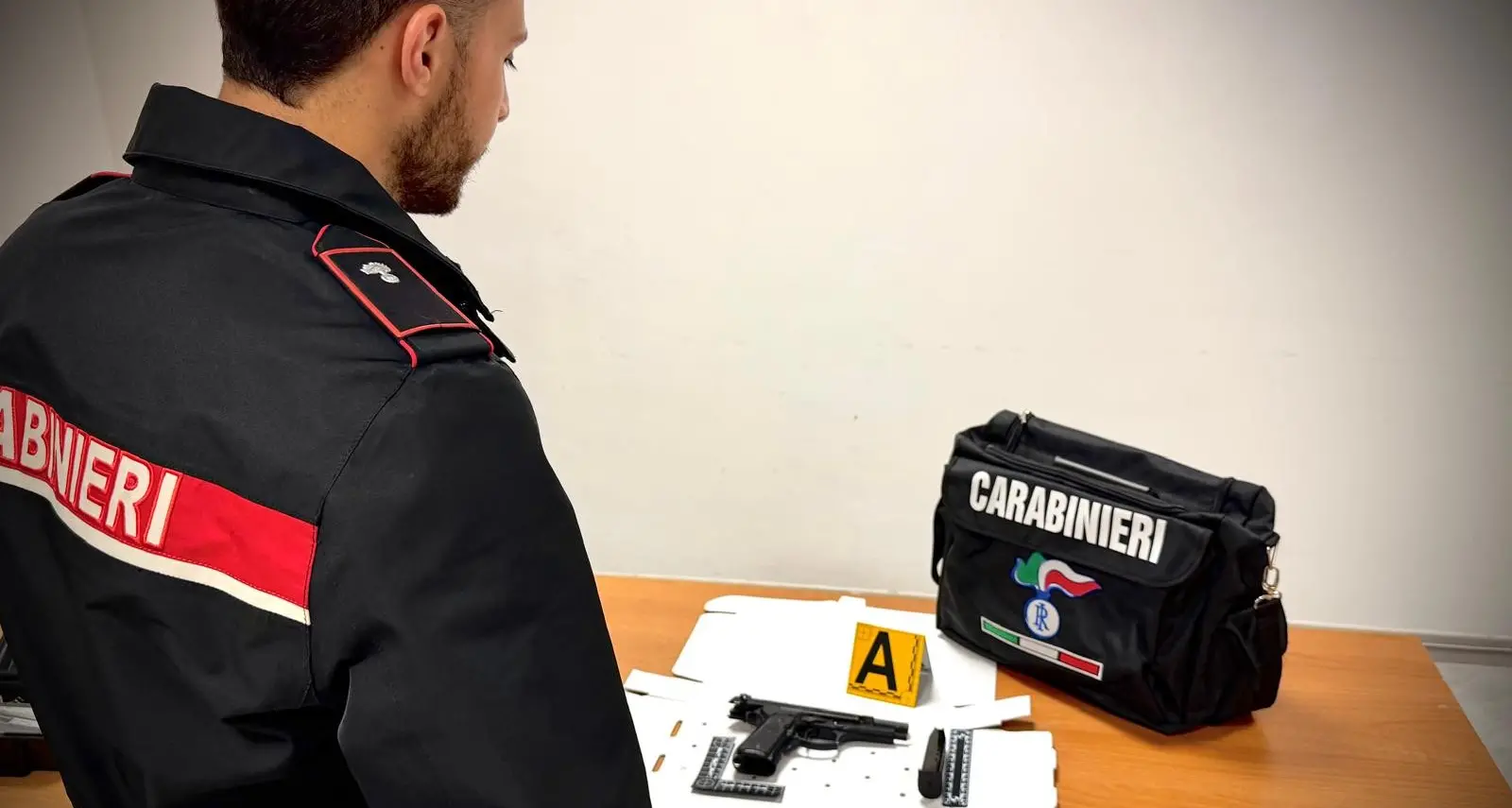 Sparatoria a Lamezia, arrestato per tentato omicidio il 53enne che si era costituito: ha fatto fuoco con una Beretta\n