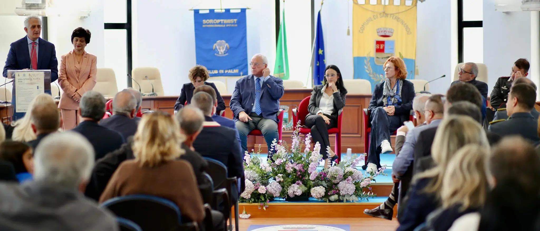 San Ferdinando, inaugurata la “Stanza tutta per sé” per accogliere e sostenere le vittime di violenza\n