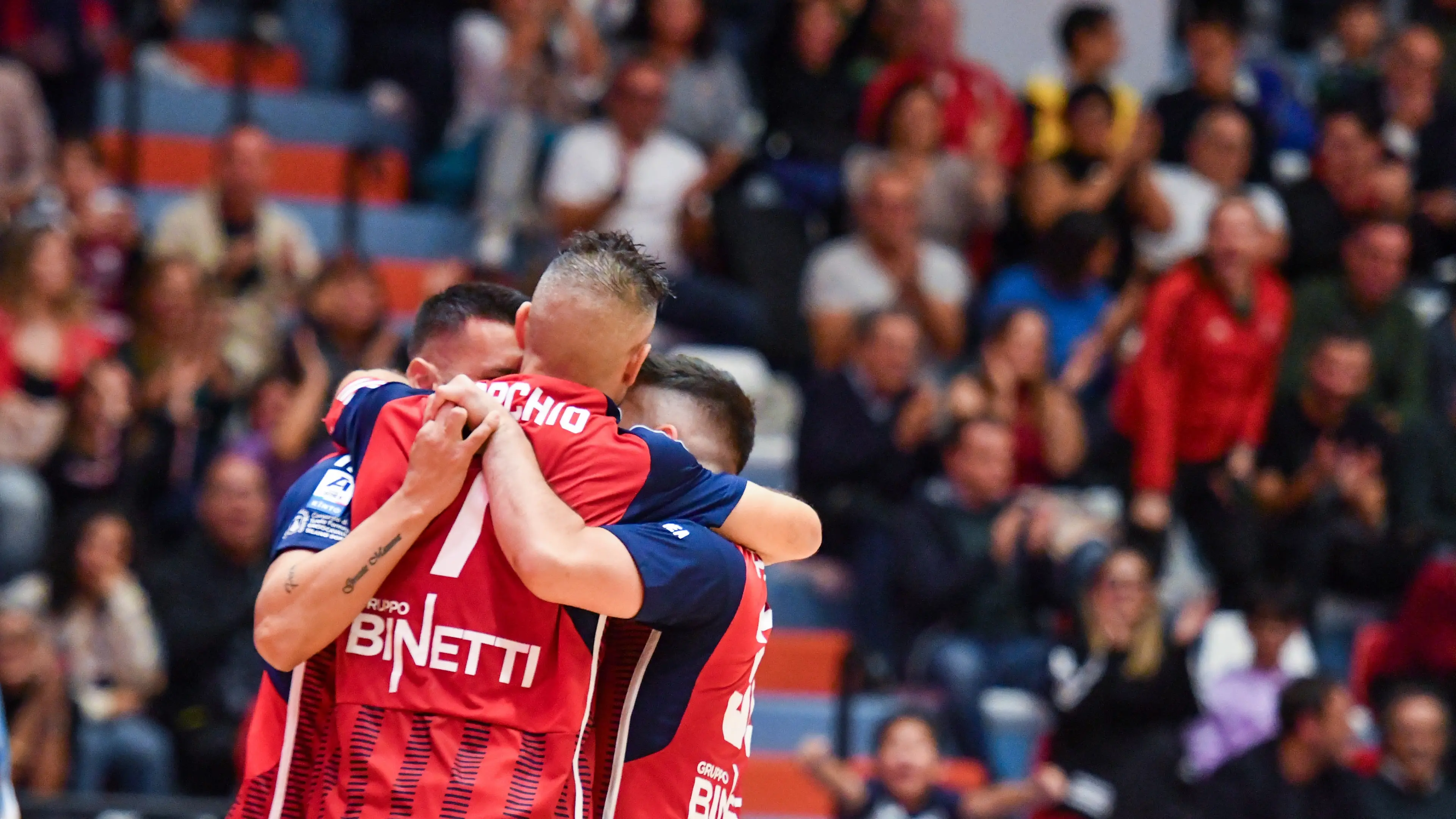 Cosenza celebrate during Pirossigeno Cosenza vs Saviatesta Mantova Serie A match in Cosenza PalaPirossigeni, Italy, October, 2025 Cosenza Italy Cosenza