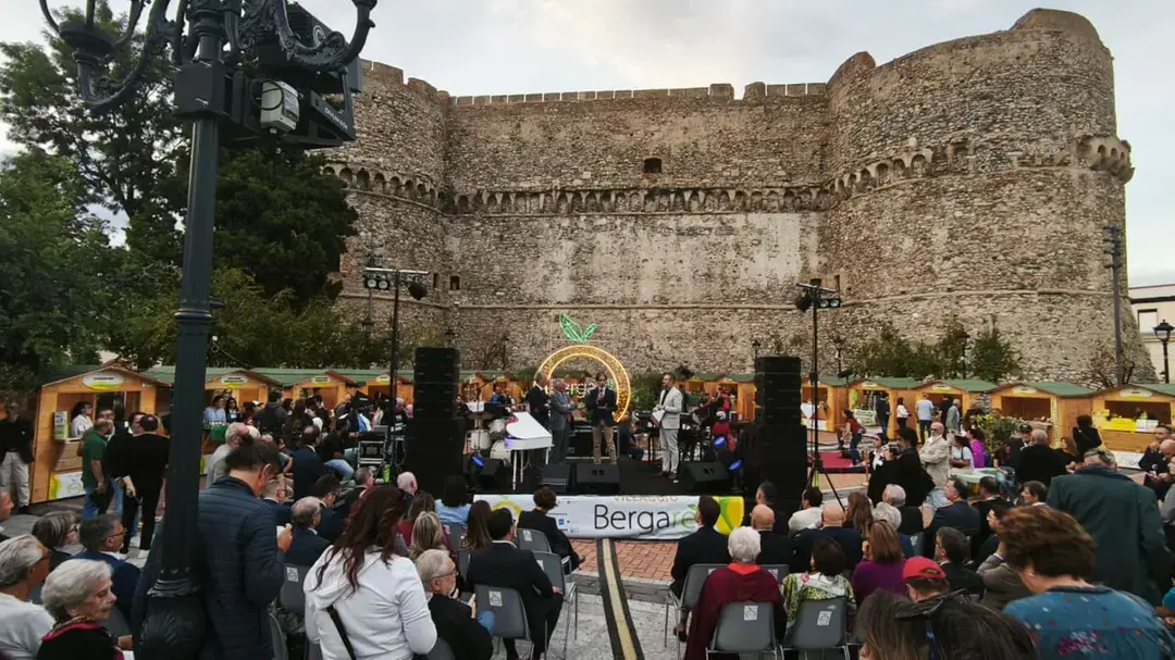 Bergarè 2025\u00A0tra cultura, gusto e musica con lo show “Arrivano i nostri”\n